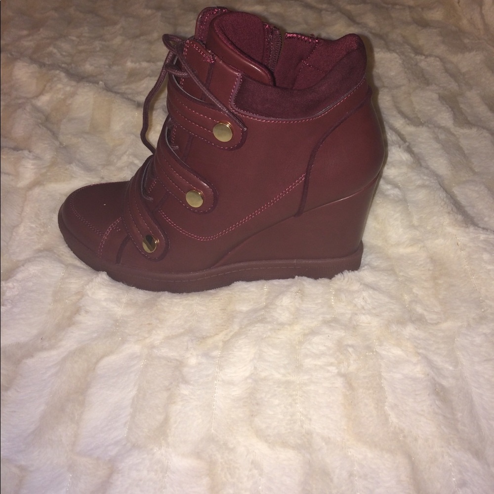 COPY - Aldo sneaker wedge size 8 women